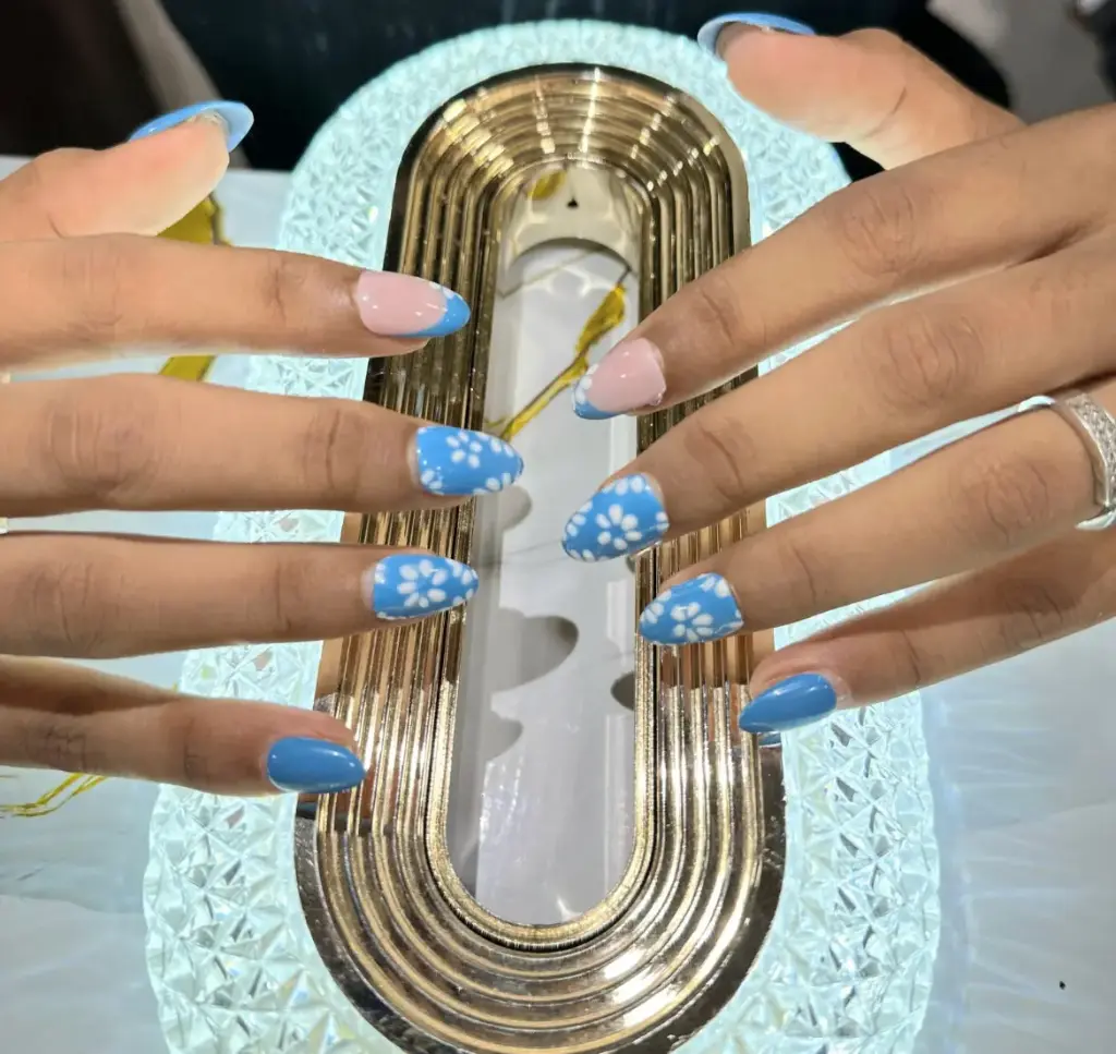 Blue nails 3.webp